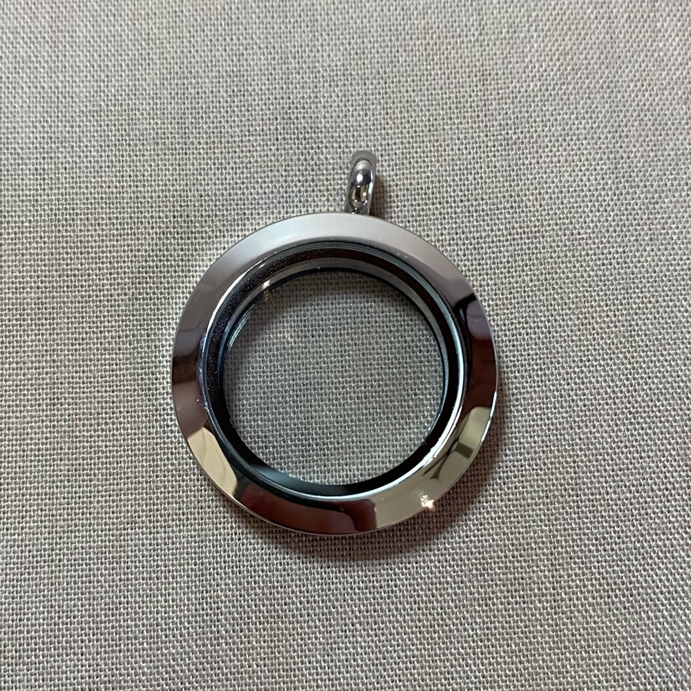 Origami Owl NEW Medium Silver Locket